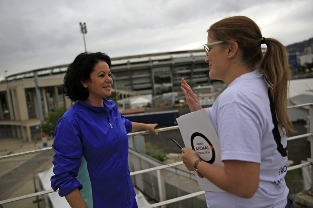 maracana_natalia_kingsbury_and_rosangela_ribeiro_credit_to_world_animal_protection_dado_galdieri_-_copy